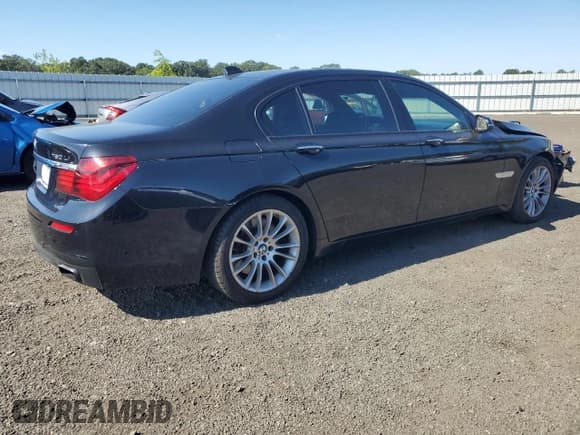✅ 2013 BMW 7 Series 750Li xDrive • VIN: WBAYF8C53DDE59075 • Lot: 69854475. Wystawiony na Copart z przebiegiem Nie podano. Bezpłatny archiwum sprzedaży aukcyjnych z USA i szczegółowy raport historii pojazdu na DreamBid. Zdjęcie 3.