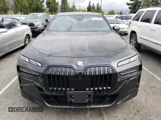 ✅ 2023 BMW 7 Series 740i • VIN: WBA23EH06PCL98645 • Лот: 53717653. Опубликован ранее на Copart с пробегом Не указан. Бесплатный доступ к архиву аукционных продаж из США и подробный отчёт об истории автомобиля на DreamBid. Изображение 5.