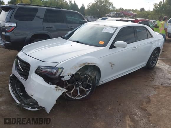 ✅ 2016 Chrysler 300 S • VIN: 2C3CCABT5GH135552 • Lot: 43339513. Wystawiony na IAAI z przebiegiem 48 498 mil. Bezpłatny archiwum sprzedaży aukcyjnych z USA i szczegółowy raport historii pojazdu na DreamBid. Zdjęcie 2.