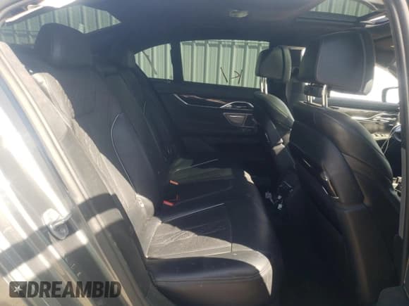 ✅ 2016 BMW 7 Series 750i xDrive • VIN: WBA7B0C52GG526807 • Lot: 48414035. Wystawiony na Copart z przebiegiem Nie podano. Bezpłatny archiwum sprzedaży aukcyjnych z USA i szczegółowy raport historii pojazdu na DreamBid. Zdjęcie 6.