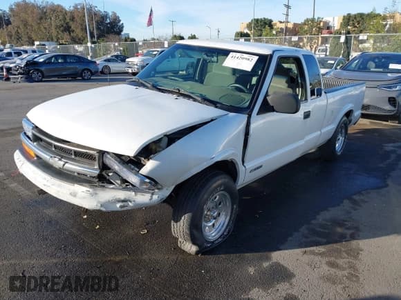 ✅ 2001 Chevrolet S-10 LS • VIN: 1GCCS195X1K143328 • Лот: 41420982. Опубликован ранее на IAAI с пробегом 282 852 миль. Бесплатный доступ к архиву аукционных продаж из США и подробный отчёт об истории автомобиля на DreamBid. Изображение 2.