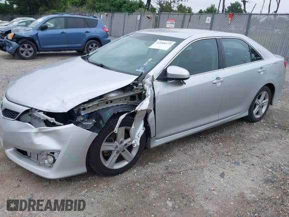 ✅ 2014 Toyota Camry SE • VIN: 4T1BF1FK7EU340957 • Lot: 42588979. Wystawiony na IAAI z przebiegiem 154 832 mil. Bezpłatny archiwum sprzedaży aukcyjnych z USA i szczegółowy raport historii pojazdu na DreamBid. Zdjęcie 17.