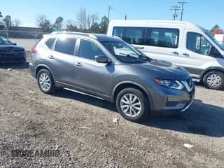 ✅ 2018 Nissan Rogue SV • VIN: JN8AT2MV9JW301981 • Lot: 43683281. Wystawiony na IAAI z przebiegiem 58 417 mil. Bezpłatny archiwum sprzedaży aukcyjnych z USA i szczegółowy raport historii pojazdu na DreamBid. Zdjęcie 1.