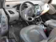 2010 Hyundai Tucson Limited z VIN KM8JU3AC4AU011933, wystawiony jako Copart lot #69219584 z przebiegiem 158 618 mil mil oraz Szkoda całkowita • Salvage title. Historia ofert i sprzedaży dostępna na DreamBid. Obrazek 8.