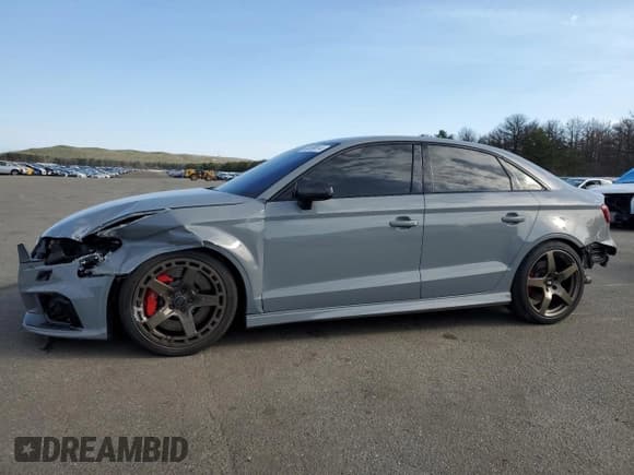 ✅ 2019 Audi RS 3 • VIN: WUABWGFF9KA906868 • Лот: 49898414. Опубликован ранее на Copart с пробегом 42 348 миль. Бесплатный доступ к архиву аукционных продаж из США и подробный отчёт об истории автомобиля на DreamBid. Изображение 1.