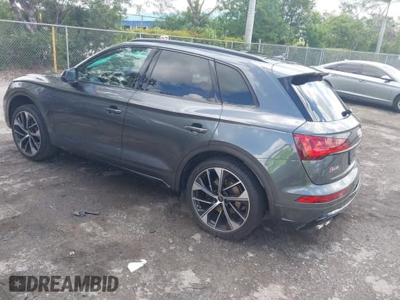 ✅ 2024 Audi SQ5 Premium Plus • VIN: WA1B4AFY0R2011267 • Лот: 42529993. Опубликован ранее на IAAI с пробегом 11 945 миль. Бесплатный доступ к архиву аукционных продаж из США и подробный отчёт об истории автомобиля на DreamBid. Изображение 3.