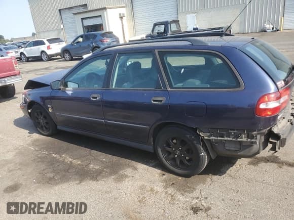 ✅ 2002 Volvo V40 • VIN: YV1VW29562F822973 • Lot: 81159405. Wystawiony na Copart z przebiegiem Nie podano. Bezpłatny archiwum sprzedaży aukcyjnych z USA i szczegółowy raport historii pojazdu na DreamBid. Zdjęcie 2.
