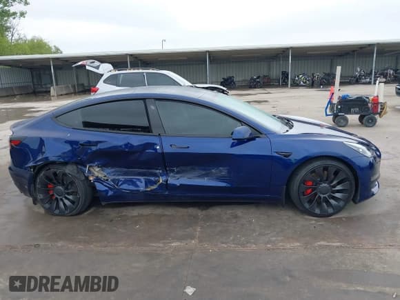 ✅ 2023 Tesla Model 3 Performance • VIN: 5YJ3E1ECXPF551538 • Lot: 42157417. Wystawiony na IAAI z przebiegiem 26 511 mil. Bezpłatny archiwum sprzedaży aukcyjnych z USA i szczegółowy raport historii pojazdu na DreamBid. Zdjęcie 12.
