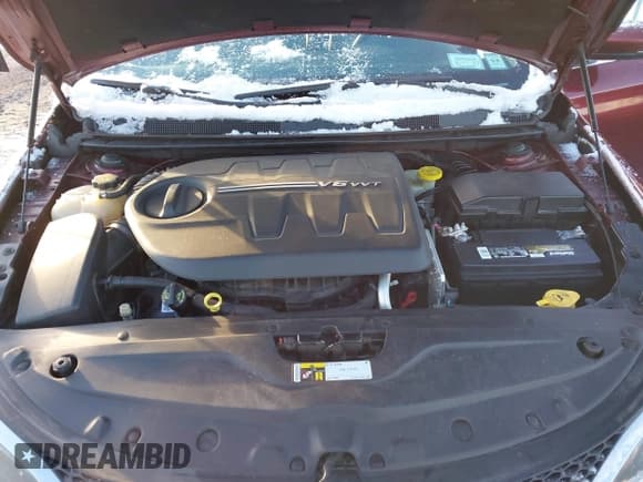 ✅ 2015 Chrysler 200 C • VIN: 1C3CCCCG4FN527733 • Lot: 43812751. Wystawiony na IAAI z przebiegiem 227 526 mil. Bezpłatny archiwum sprzedaży aukcyjnych z USA i szczegółowy raport historii pojazdu na DreamBid. Zdjęcie 10.