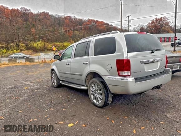 ✅ 2009 Chrysler Aspen Limited • VIN: 1A8HW58T89F710800 • Лот: 94342565. Опубликован ранее на Copart с пробегом 110 138 миль. Бесплатный доступ к архиву аукционных продаж из США и подробный отчёт об истории автомобиля на DreamBid. Изображение 3.