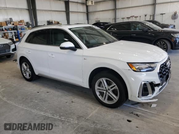 ✅ 2021 Audi Q5 Premium Plus • VIN: WA1E2AFY2M2085379 • Lot: 66573495. Listed on Copart with 40,180 mi. Free auction sales archive from the USA and detailed vehicle history report at DreamBid. Image 4.