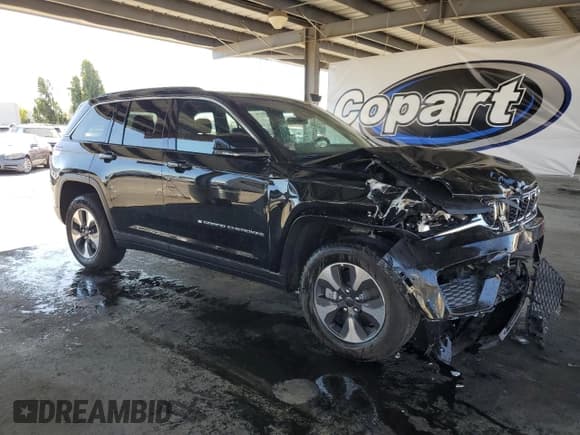 ✅ 2025 Jeep Grand Cherokee • VIN: 1C4RJYB63S8700765 • Lot: 65384575. Listed on Copart with 3,800 mi. Free auction sales archive from the USA and detailed vehicle history report at DreamBid. Image 4.