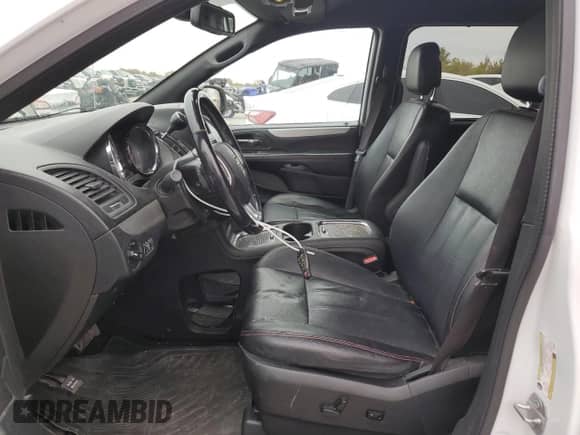 2019 Dodge Grand Caravan GT z VIN 2C4RDGEG1KR663211, wystawiony jako Copart lot #90214325 z przebiegiem 188 771 mil mil oraz Czysty tytuł • Clean title. Historia ofert i sprzedaży dostępna na DreamBid. Obrazek 7.