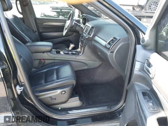 ✅ 2017 Jeep Grand Cherokee Limited • VIN: 1C4RJEBG8HC950113 • Lot: 43571333. Wystawiony na IAAI z przebiegiem 120 936 mil. Bezpłatny archiwum sprzedaży aukcyjnych z USA i szczegółowy raport historii pojazdu na DreamBid. Zdjęcie 5.