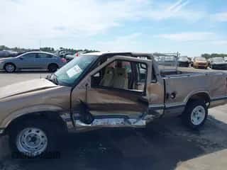 1996 Chevrolet S-10 LS с VIN 1GCCS19XXT8105972, выставлен на аукционе IAAI как лот 43281475 с пробегом 281 280 миль миль и . История ставок и продаж доступна на DreamBid. Изображение 6.