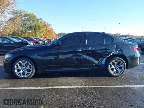 ✅ 2020 Alfa Romeo Giulia Ti • VIN: ZARFANBN7L7639233 • Lot: 43499407. Listed on IAAI with 46,269 mi. Free auction sales archive from the USA and detailed vehicle history report at DreamBid. Image 14.