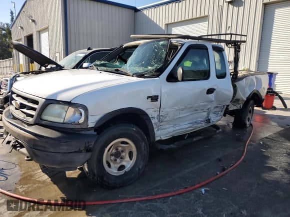 ✅ 2003 Ford F-150 XL • VIN: 1FTRX18L53NB27258 • Lot: 92501855. Listed on Copart with Not provided. Free auction sales archive from the USA and detailed vehicle history report at DreamBid. Image 1.