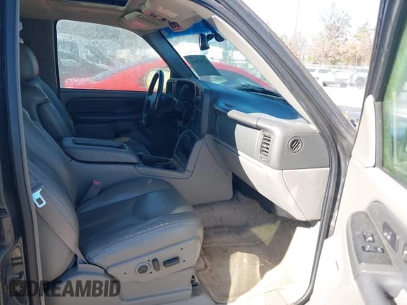 ✅ 2003 Chevrolet Tahoe LT • VIN: 1GNEK13Z03J319212 • Lot: 43707011. Wystawiony na IAAI z przebiegiem 276 541 mil. Bezpłatny archiwum sprzedaży aukcyjnych z USA i szczegółowy raport historii pojazdu na DreamBid. Zdjęcie 5.