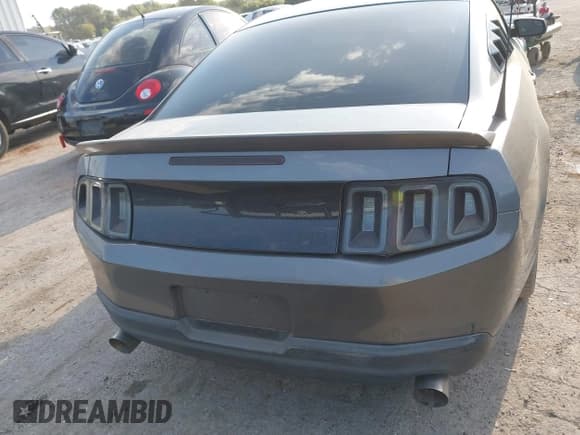 ✅ 2011 Ford Mustang Premium • VIN: 1ZVBP8AM1B5157592 • Lot: 43350539. Listed on IAAI with 140,346 mi. Free auction sales archive from the USA and detailed vehicle history report at DreamBid. Image 16.