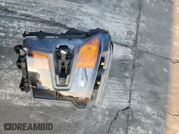 ✅ 2022 Chevrolet Silverado 1500 Custom • VIN: 3GCPABEK5NG637440 • Lot: 84292395. Listed on Copart with 43,226 mi. Free auction sales archive from the USA and detailed vehicle history report at DreamBid. Image 12.