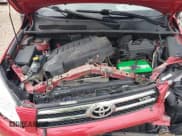 ✅ 2007 Toyota RAV4 Limited • VIN: JTMBK31V075035424 • Lot: 43270323. Wystawiony na IAAI z przebiegiem 228 280 mil. Bezpłatny archiwum sprzedaży aukcyjnych z USA i szczegółowy raport historii pojazdu na DreamBid. Zdjęcie 10.