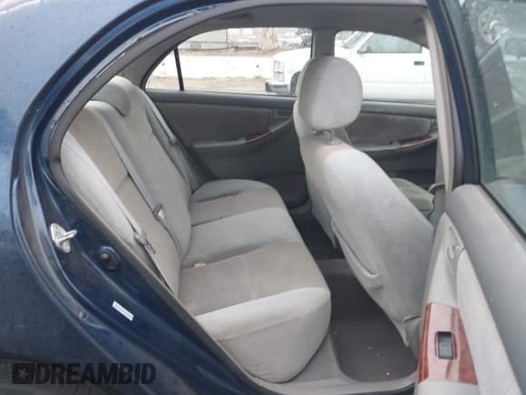 ✅ 2008 Toyota Corolla LE • VIN: 1NXBR32E78Z963390 • Lot: 43700148. Wystawiony na IAAI z przebiegiem 217 918 mil. Bezpłatny archiwum sprzedaży aukcyjnych z USA i szczegółowy raport historii pojazdu na DreamBid. Zdjęcie 8.