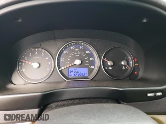 ✅ 2011 Hyundai Santa Fe Limited • VIN: 5XYZK4AG2BG002723 • Lot: 76418934. Listed on Copart with 123,592 mi. Free auction sales archive from the USA and detailed vehicle history report at DreamBid. Image 9.