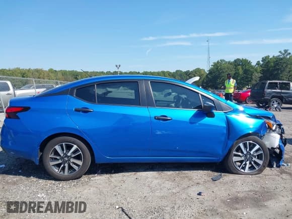 ✅ 2024 Nissan Versa S • VIN: 3N1CN8DV8RL903020 • Lot: 43222352. Wystawiony na IAAI z przebiegiem 8 900 mil. Bezpłatny archiwum sprzedaży aukcyjnych z USA i szczegółowy raport historii pojazdu na DreamBid. Zdjęcie 13.