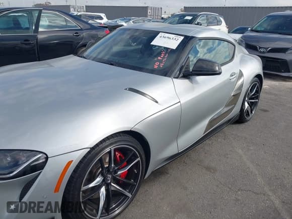 ✅ 2020 Toyota Supra 3.0 • VIN: WZ1DB4C09LW030177 • Lot: 43696332. Listed on IAAI with 32,303 mi. Free auction sales archive from the USA and detailed vehicle history report at DreamBid. Image 6.