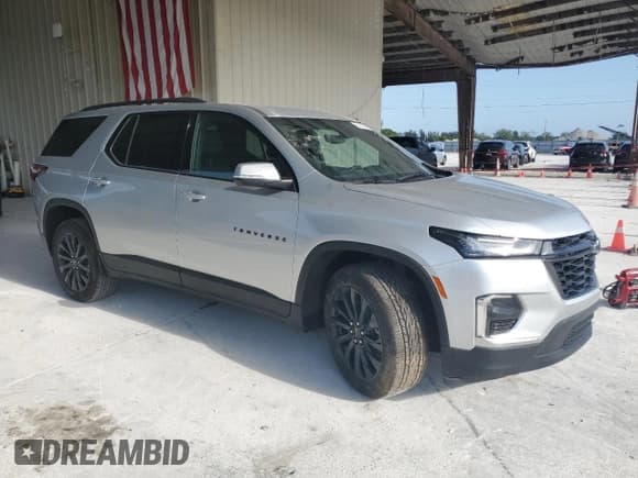 ✅ 2022 Chevrolet Traverse RS • VIN: 1GNERJKW0NJ101955 • Lot: 52910195. Wystawiony na Copart z przebiegiem 18 522 mil. Bezpłatny archiwum sprzedaży aukcyjnych z USA i szczegółowy raport historii pojazdu na DreamBid. Zdjęcie 4.