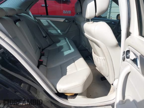 ✅ 2006 Mercedes-Benz C 230 Sport • VIN: WDBRF52H66F746656 • Lot: 43745424. Wystawiony na IAAI z przebiegiem 197 866 mil. Bezpłatny archiwum sprzedaży aukcyjnych z USA i szczegółowy raport historii pojazdu na DreamBid. Zdjęcie 8.