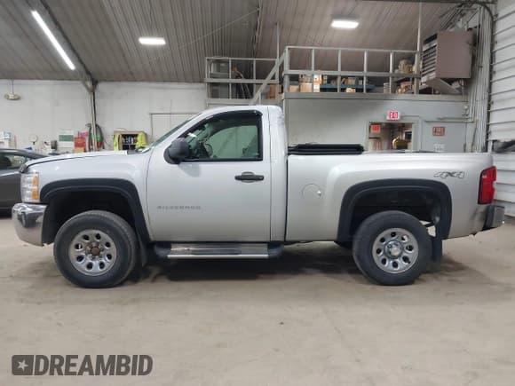 ✅ 2013 Chevrolet Silverado 1500 Work Truck • VIN: 1GCNKPE03DZ299311 • Lot: 42930967. Wystawiony na IAAI z przebiegiem 235 689 mil. Bezpłatny archiwum sprzedaży aukcyjnych z USA i szczegółowy raport historii pojazdu na DreamBid. Zdjęcie 14.