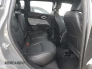 ✅ 2023 Jeep Compass (RED) Edition • VIN: 3C4NJDCN9PT558315 • Lot: 48219915. Wystawiony na Copart z przebiegiem 7 183 mil. Bezpłatny archiwum sprzedaży aukcyjnych z USA i szczegółowy raport historii pojazdu na DreamBid. Zdjęcie 11.