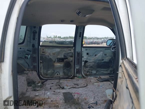 ✅ 2004 Chevrolet Suburban LT • VIN: 3GNGK26U24G303577 • Lot: 42881307. Wystawiony na IAAI z przebiegiem Nie podano. Bezpłatny archiwum sprzedaży aukcyjnych z USA i szczegółowy raport historii pojazdu na DreamBid. Zdjęcie 8.