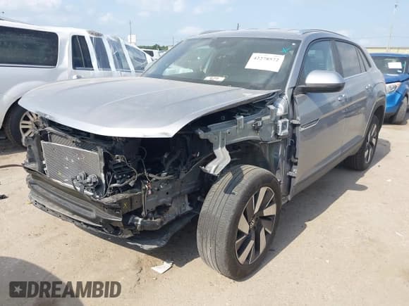 ✅ 2024 Volkswagen Atlas SE • VIN: 1V2HE2CA5RC216070 • Lot: 42278572. Listed on IAAI with 23,156 mi. Free auction sales archive from the USA and detailed vehicle history report at DreamBid. Image 2.