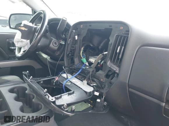 ✅ 2019 Chevrolet Silverado 1500 LT • VIN: 2GCVKPEC9K1148876 • Lot: 42435450. Wystawiony na IAAI z przebiegiem 92 026 mil. Bezpłatny archiwum sprzedaży aukcyjnych z USA i szczegółowy raport historii pojazdu na DreamBid. Zdjęcie 18.