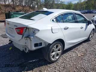 2017 Chevrolet Cruze Premier z VIN 1G1BF5SM2H7229912, wystawiony jako IAAI lot #43400083 z przebiegiem 221 086 mil mil oraz . Historia ofert i sprzedaży dostępna na DreamBid. Obrazek 4.