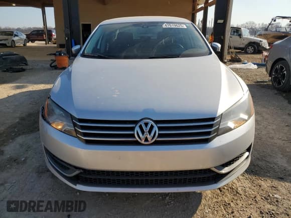✅ 2014 Volkswagen Passat S • VIN: 1VWAP7A30EC023444 • Lot: 47019625. Wystawiony na Copart z przebiegiem 122 982 mil. Bezpłatny archiwum sprzedaży aukcyjnych z USA i szczegółowy raport historii pojazdu na DreamBid. Zdjęcie 5.
