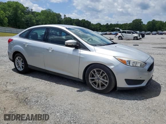 ✅ 2017 Ford Focus SE • VIN: 1FADP3F20HL337369 • Lot: 57708025. Wystawiony na Copart z przebiegiem 115 947 mil. Bezpłatny archiwum sprzedaży aukcyjnych z USA i szczegółowy raport historii pojazdu na DreamBid. Zdjęcie 4.
