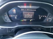 ✅ 2020 Audi Q3 S line Premium Plus • VIN: WA1EECF37L1037680 • Lot: 73417502. Wystawiony na Copart z przebiegiem 23 570 mil. Bezpłatny archiwum sprzedaży aukcyjnych z USA i szczegółowy raport historii pojazdu na DreamBid. Zdjęcie 9.