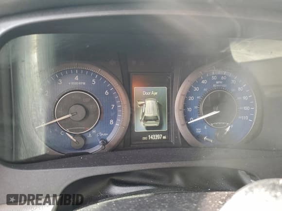 ✅ 2020 Toyota Sienna L • VIN: 5TDZZ3DC3LS087249 • Lot: 94231015. Listed on Copart with 143,397 mi. Free auction sales archive from the USA and detailed vehicle history report at DreamBid. Image 9.