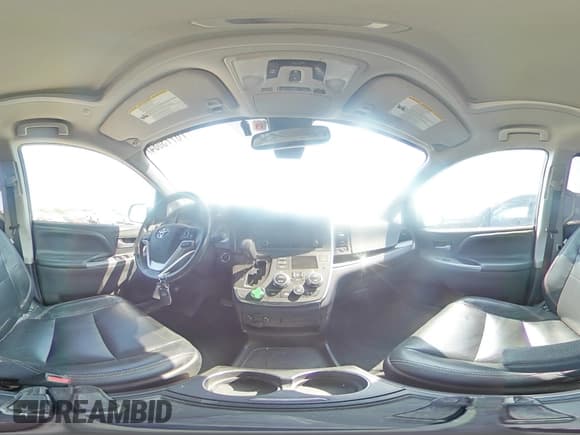 ✅ 2019 Toyota Sienna SE • VIN: 5TDEZ3DCXKS218626 • Лот: 70773084. Опубликован ранее на Copart с пробегом 133 871 миль. Бесплатный доступ к архиву аукционных продаж из США и подробный отчёт об истории автомобиля на DreamBid. Изображение 15.