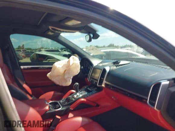 ✅ 2016 Porsche Cayenne GTS • VIN: WP1AD2A2XGLA73436 • Лот: 42784733. Опубликован ранее на IAAI с пробегом Не указан. Бесплатный доступ к архиву аукционных продаж из США и подробный отчёт об истории автомобиля на DreamBid. Изображение 5.