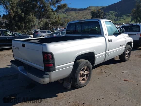 ✅ 2001 Dodge 1500 • VIN: 1B7HC16Y91S183532 • Lot: 43893414. Listed on IAAI with 361,209 mi. Free auction sales archive from the USA and detailed vehicle history report at DreamBid. Image 4.