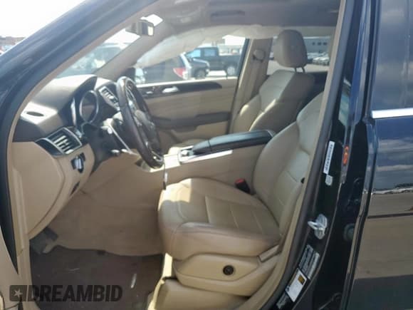 ✅ 2015 Mercedes-Benz M 250 • VIN: 4JGDA0EB7FA532157 • Lot: 68215585. Wystawiony na Copart z przebiegiem 121 057 mil. Bezpłatny archiwum sprzedaży aukcyjnych z USA i szczegółowy raport historii pojazdu na DreamBid. Zdjęcie 7.