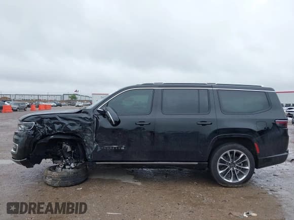 ✅ 2024 Jeep Wagoneer Series III • VIN: 1C4SJVDP2RS155659 • Lot: 41965080. Wystawiony na IAAI z przebiegiem 9 297 mil. Bezpłatny archiwum sprzedaży aukcyjnych z USA i szczegółowy raport historii pojazdu na DreamBid. Zdjęcie 14.