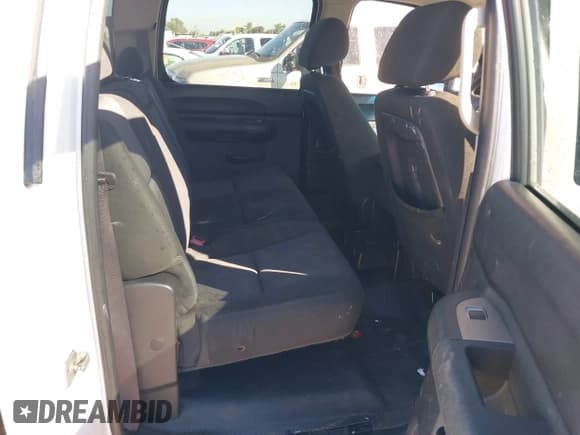 ✅ 2012 Chevrolet Silverado 2500HD LT • VIN: 1GC1CXCG5CF118379 • Lot: 43487379. Wystawiony na IAAI z przebiegiem 384 499 mil. Bezpłatny archiwum sprzedaży aukcyjnych z USA i szczegółowy raport historii pojazdu na DreamBid. Zdjęcie 8.