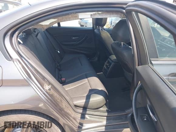 ✅ 2015 BMW 3 Series 328i • VIN: WBA3A5C57FF610544 • Lot: 42978570. Wystawiony na IAAI z przebiegiem 123 942 mil. Bezpłatny archiwum sprzedaży aukcyjnych z USA i szczegółowy raport historii pojazdu na DreamBid. Zdjęcie 8.