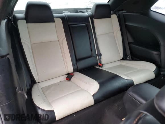 ✅ 2015 Dodge Challenger R/T Plus • VIN: 2C3CDZBTXFH834962 • Lot: 38189534. Wystawiony na Copart z przebiegiem 86 229 mil. Bezpłatny archiwum sprzedaży aukcyjnych z USA i szczegółowy raport historii pojazdu na DreamBid. Zdjęcie 10.