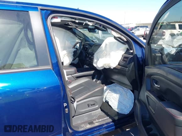 ✅ 2024 Nissan Titan Pro-4X • VIN: 1N6AA1ED8RN102730 • Lot: 43590774. Wystawiony na IAAI z przebiegiem 14 426 mil. Bezpłatny archiwum sprzedaży aukcyjnych z USA i szczegółowy raport historii pojazdu na DreamBid. Zdjęcie 5.